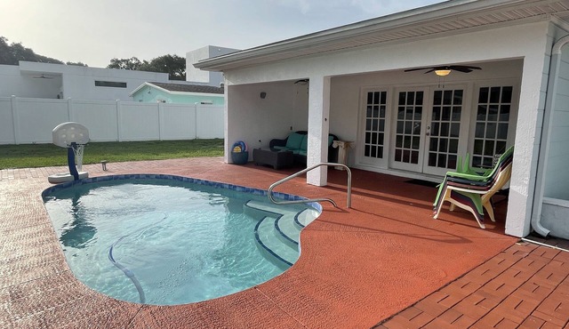 Best Location w/Fenced Yard & Private Pool in Sarasota