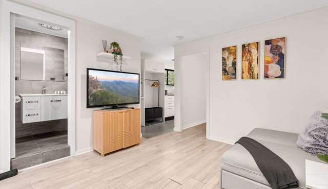 Bright 1-Bed Apartment with Garden Views in Bomaderry