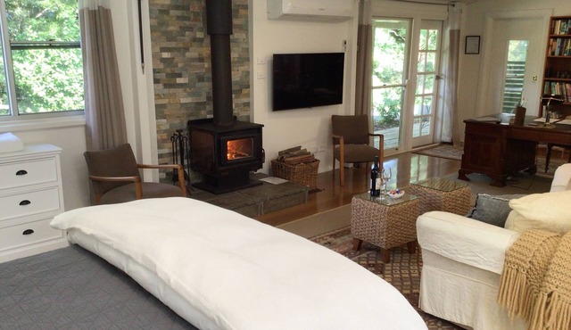 Broughton Studio - On 5 pristine acres just 5klm/5 minutes easy drive from Berry in Broughton Vale