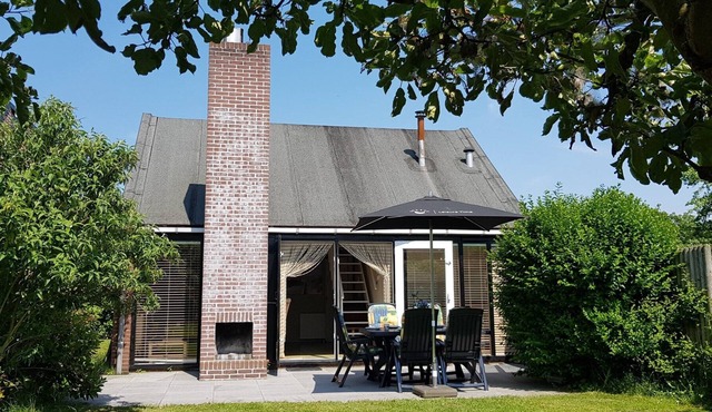 Buitenplaats 11 quietly situated near forest and beach in Burgh-Haamstede