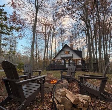 Cabin with Sauna Walking Distance to Beach in Arrowhead Lake