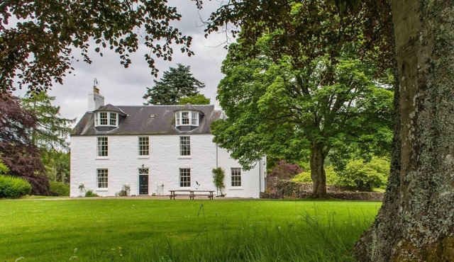 Charming 10-Bed House in Blairgowrie in Blairgowrie