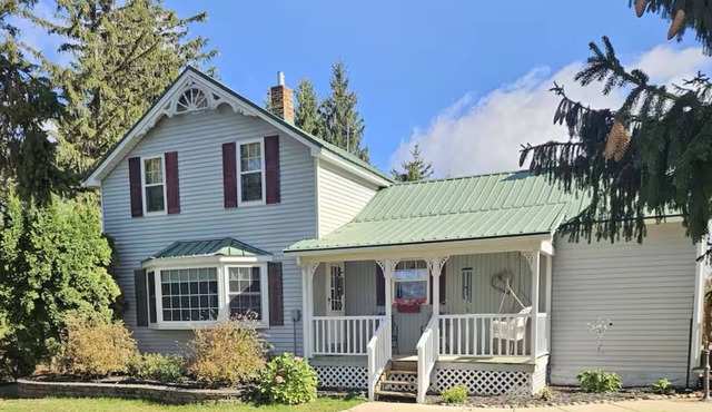 Charming 2-bedroom farmhouse with WiFi, AC in enchanting Houston in Houston
