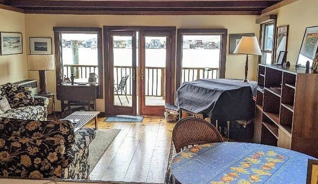 Charming 2 Bedroom Houseboat in Sausalito