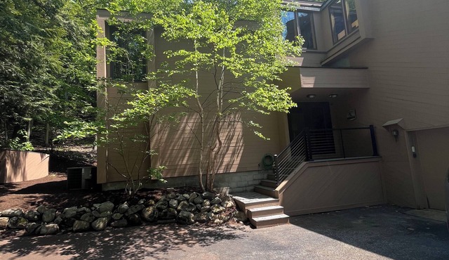 Charming 3-bedroom home located in beautiful Birchwood in Harbor Springs in Harbor Springs