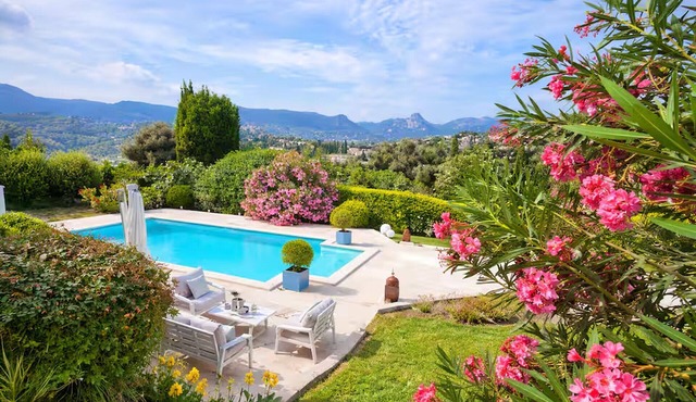 Charming 3-bedroom Villa in Vence with Mountain View - Modern, AC, Pool in Vence