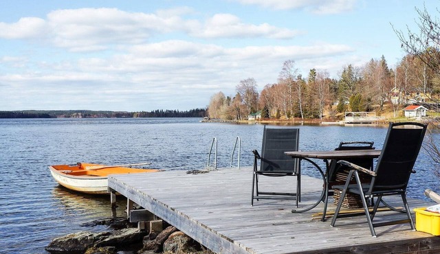 Charming Cottage by Sjunnaryd Lake in ORMARYD