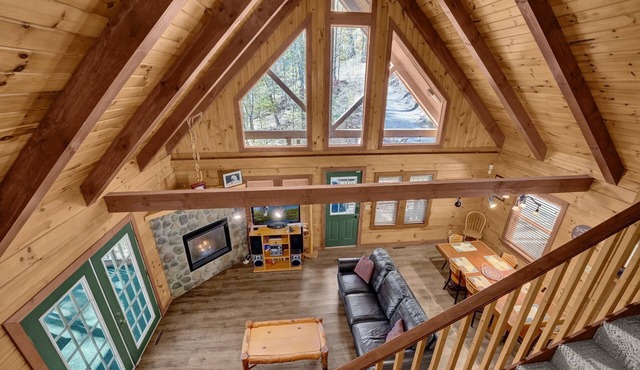 Chickadee Cabin (Hocking Hills area) in Sugar Grove