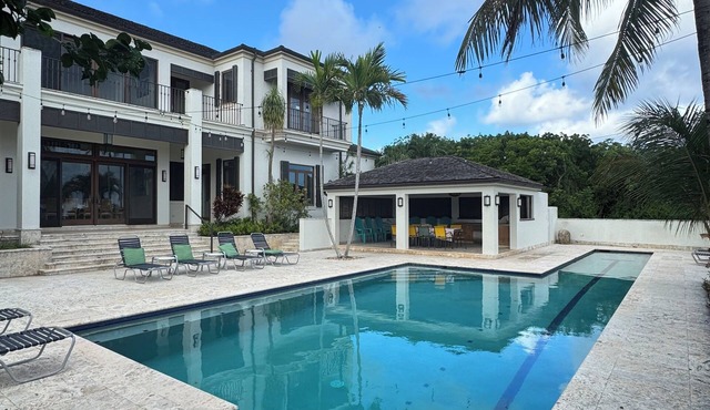 Cima del Mar (Top of the Sea) Hilltop, private 180 degree ocean view in Nassau
