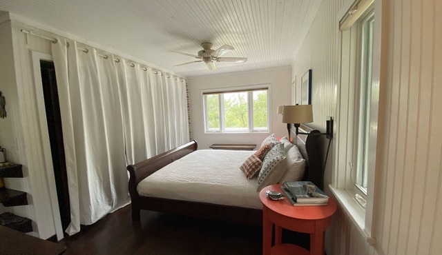 Coco Bay, Green Turtle Cay, Generator, & steps to beach-sleeps 4-8 in Green turtle cay