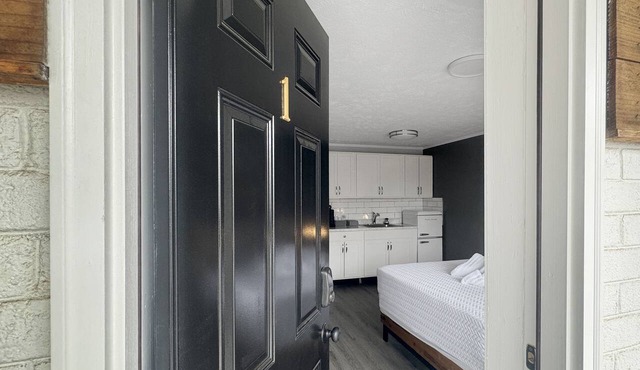 Comfort Suite Hotel- 2 Pools, Near Beach/Boardwalk, No Pets Allowed in Carolina Beach