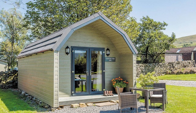 Comfortable pod perfect for short stays for couples with a sense of fun. in Hawes