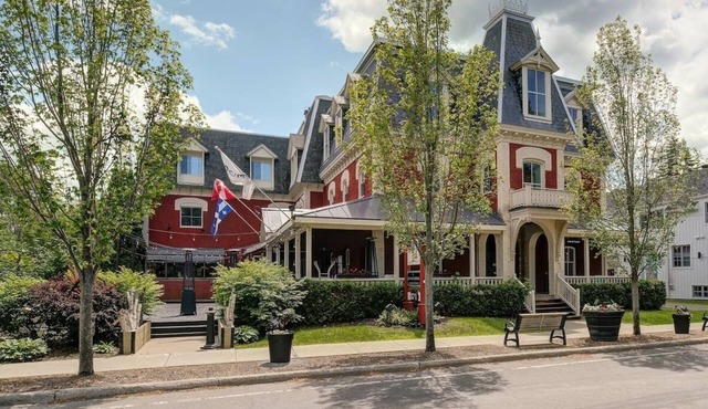 Condo in a building suite 203 in Bromont