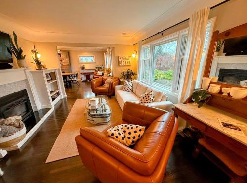 Couple's Oasis at Horner Park in Victoria