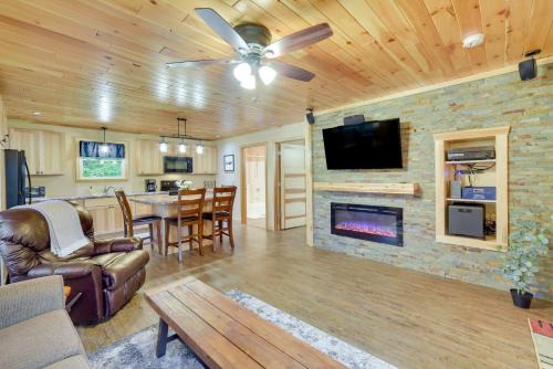Cozy Cable Cabin Rental - Pet Friendly! in Cable