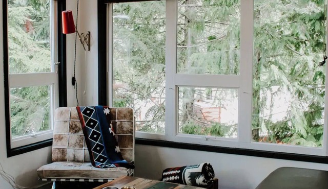 Cozy Condo with Loft |Treetop Retreat near Creekside Chairlift | Stunning Views in Whistler