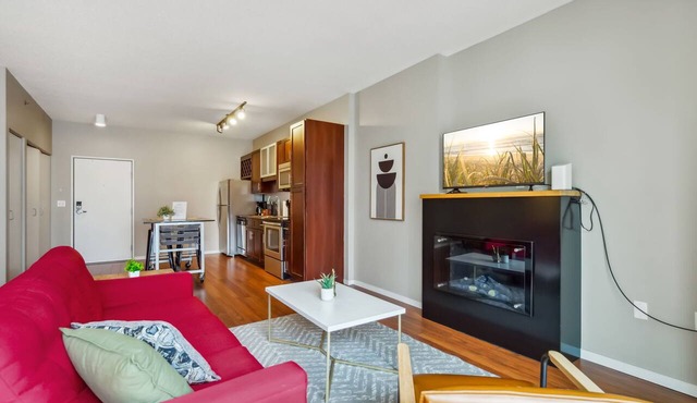 CozySuites Mill District with pool, gym # 10 in Minneapolis