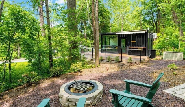 Cute Riverside Cabin w Hot Tub, Fire Pit, & Kayaks in Luray