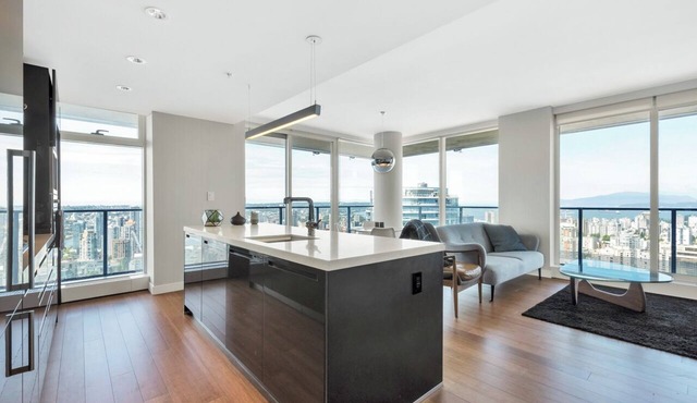 D42 - Amazing, Exceptional Corner Unit At Telus Garden in Vancouver