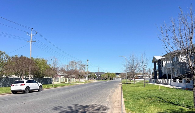 Deluxe stay in central Wagga Wagga with essential conveniences nearby! in Wagga Wagga