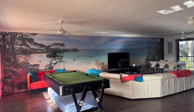 Denhams Beach House (with tennis court/pool/wifi!) in Denhams Beach