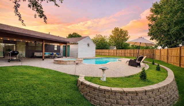 DFW Retreat Pool, Spa & Minutes to Dallas & Fort Worth in Flower Mound
