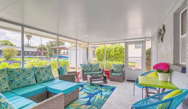 Dock, Kayaks & Bicycles: Crystal River Getaway! in Crystal River