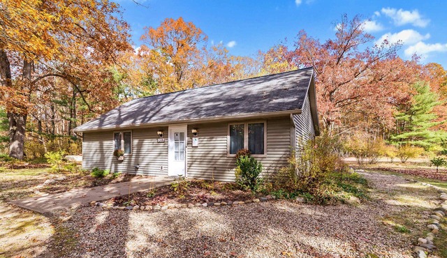 Dog-Friendly Cottage with Hot Tub in Pullman