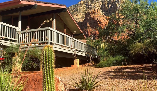 Dynamite Red Rock Views w Spa & gas fire-table in Sedona