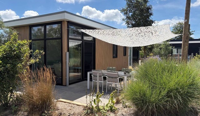 Enjoy a relaxing stay in this comfortable and recently (June 2026) renovated 4-person chalet. The co in Burgh-Haamstede