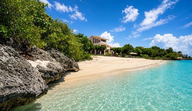 Enjoy your own private beach in this Amazing Luxury Beachfront property! in Isla Mujeres