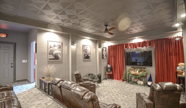 Family Entertainment near Flathead & Glacier. Theater, Arcade, Billiards & Poker in Lakeside