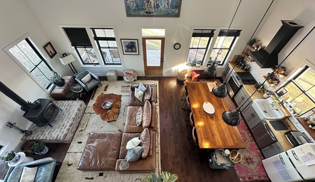Farmhouse Getaway - Firepit, Views & Stargazing in Castleton
