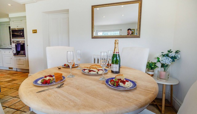 FENCE HOUSE, pet friendly, luxury holiday cottage in Fence in Burnley