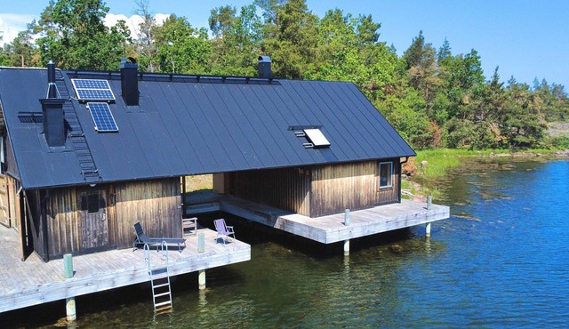 Fina Båthus – Seafront Holiday Home in the Småland Archipelago in Figeholm