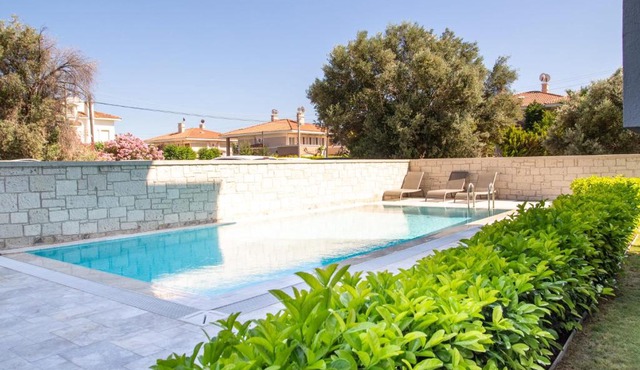 Flat with Shared Pool Close to the Beach in Cesme in Çeşme