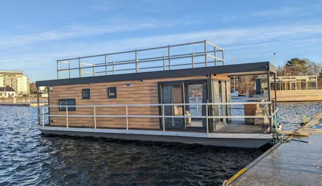 Floating house in Västervik in Västervik