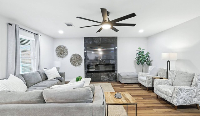 Flower Mound Manor - Modern 3BR New Construction in Flower Mound