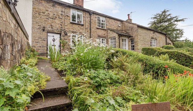 FOX BANK COTTAGE, pet friendly, with open fire in Bollington in Macclesfield