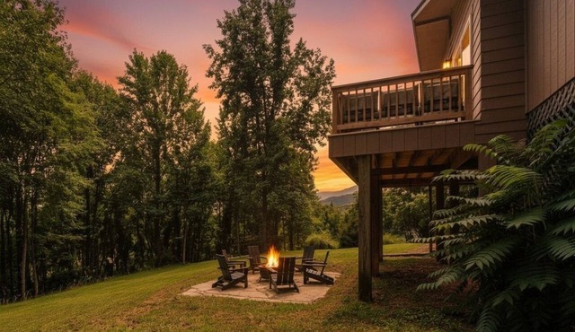 Fox Hill: Hot Tub, Views, Pet Friendly! in Afton