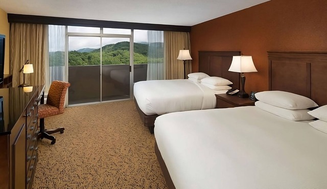 Gatlinburg's Unforgettable Stay! 2 Spacious Units, Pets Allowed, Indoor Pool! in Gatlinburg