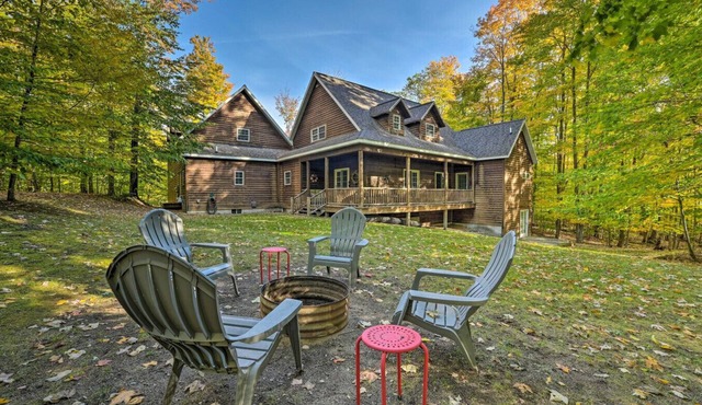 Gaylord Cabin with Game Room, Fire Pit and Decks in Gaylord
