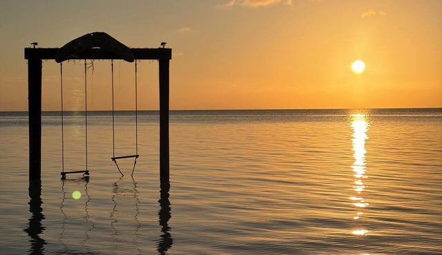 Golden Hour: - BRAND NEW 2026 - sunsets, beach, and park in perfect proximity. in Spanish Wells