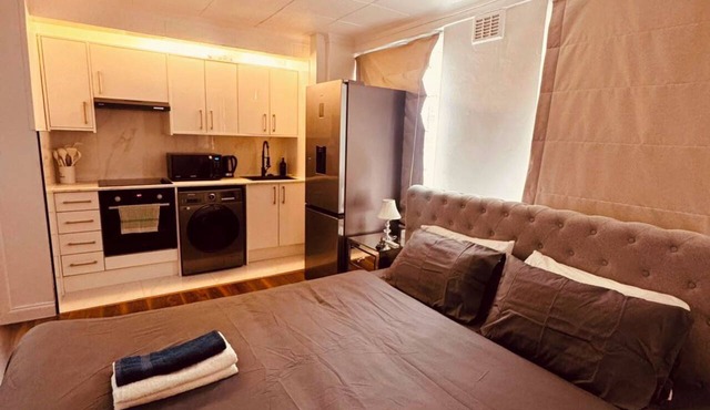 Gorgeous Modern Studio in a Quiet and Prime London Location in London