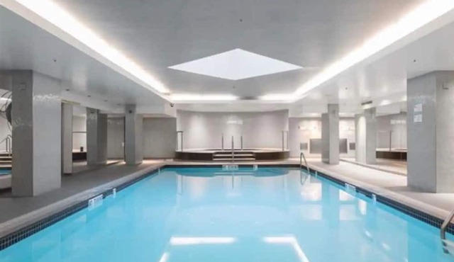 Harbour-view Apartment in Downtown in Vancouver