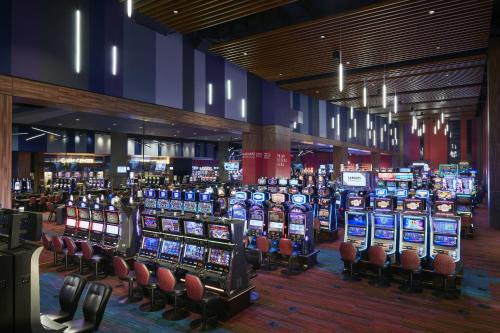 Harrah's Cherokee Valley River Hotel & Casino - A Caesars Rewards Destination in Murphy