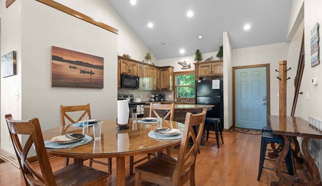 Hickory Hideaway - Communal Pool Access in Hollister