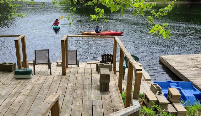 Hummingbird - Waterfront Cottage on Muskoka River in Bracebridge
