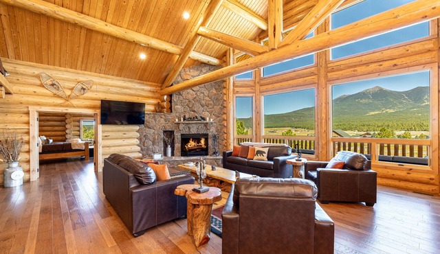 Humphreys Peak View Luxury Log Cabin in Fort Valley