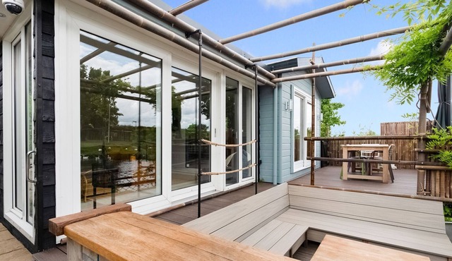 Idyllic Holiday Home in Ooltgensplaat with Private Terrace in Ooltgensplaat